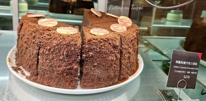 gonnaEAT salted caramel chocolate cake