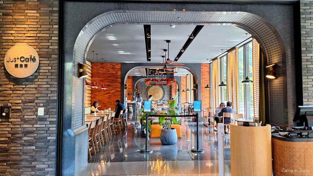 Just Sleep Tainan Just Cafe entrance