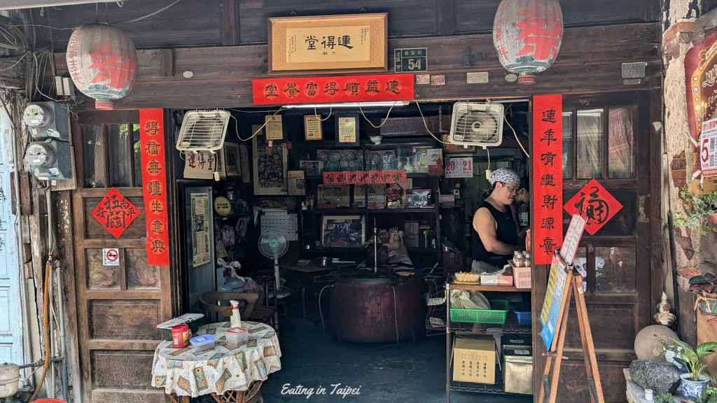 Leng Tih Tong cookies store