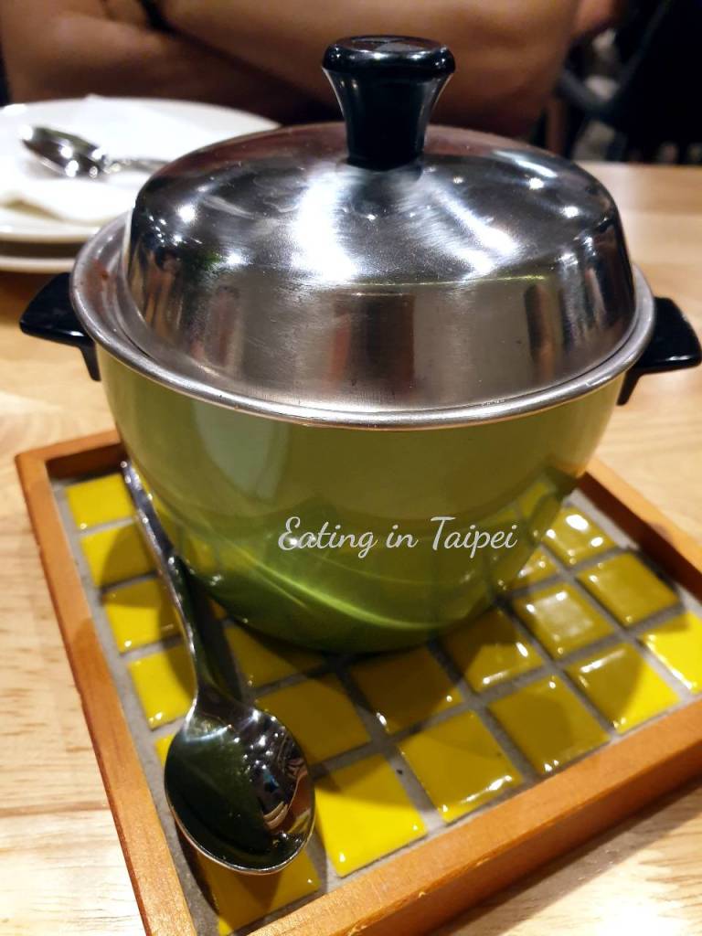 Cocoa "Tea-Ramisu" was good, and came in a mini green tatung rice cooker.