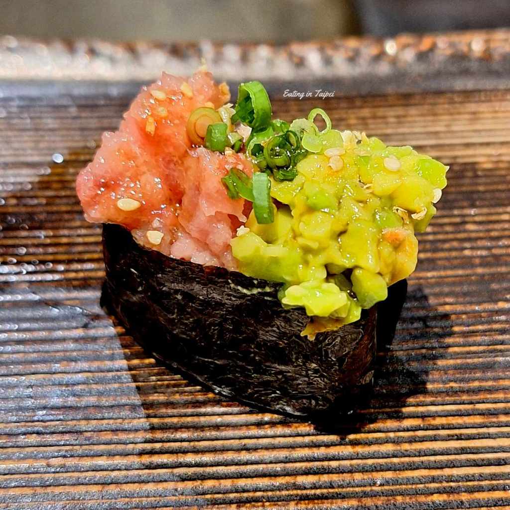 Yo sushi avo tuna roll